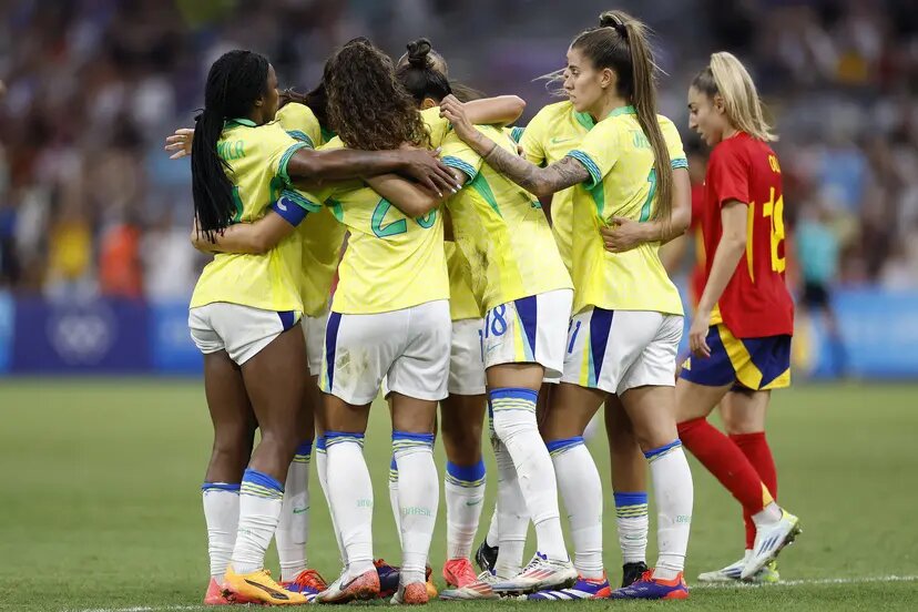 Seleção do Brasil goleia a Espanha e vai a final olímpica do futebol feminino após 16 anos