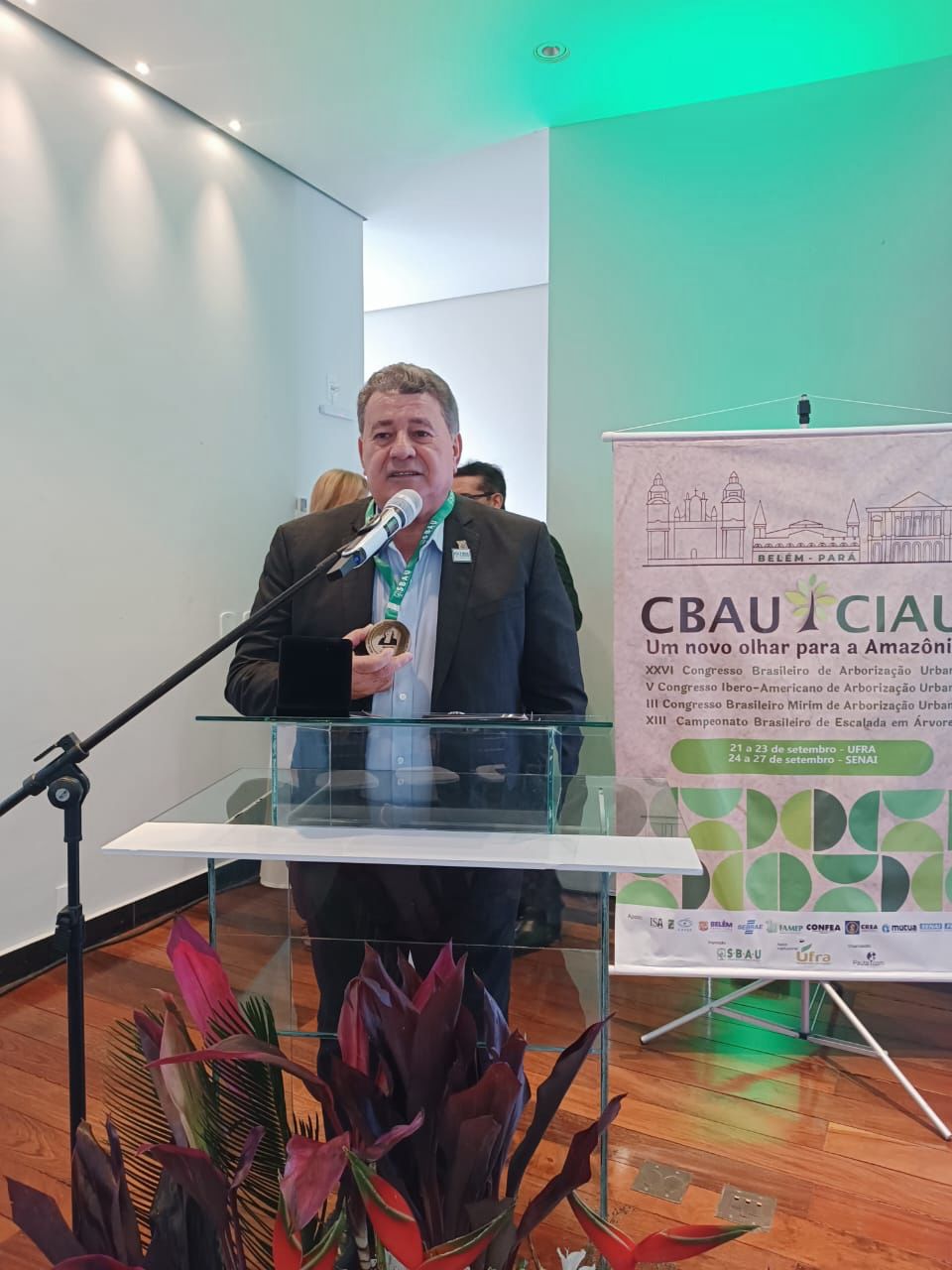 Urbanista Sérgio Chaves é condecorado com medalha "Presidenta Maria do Carmo Conceição Sanchotene" em evento da  SBAU em Belém (PA)