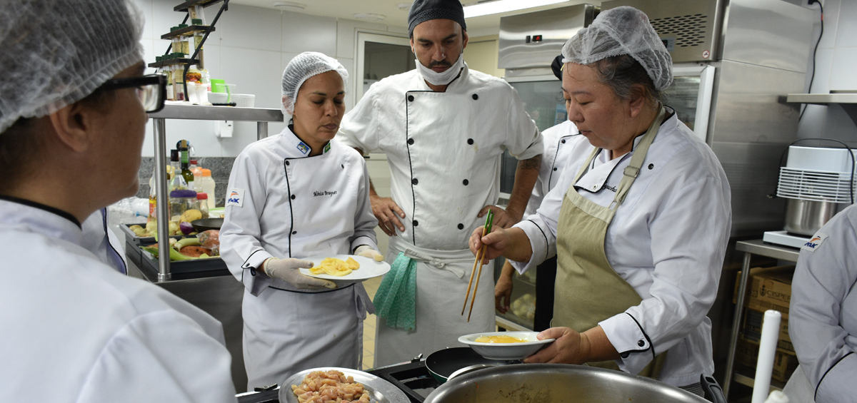 Coordenadoria LGBT de João Pessoa inicia aulas de oficina de gastronomia nesta quarta-feira