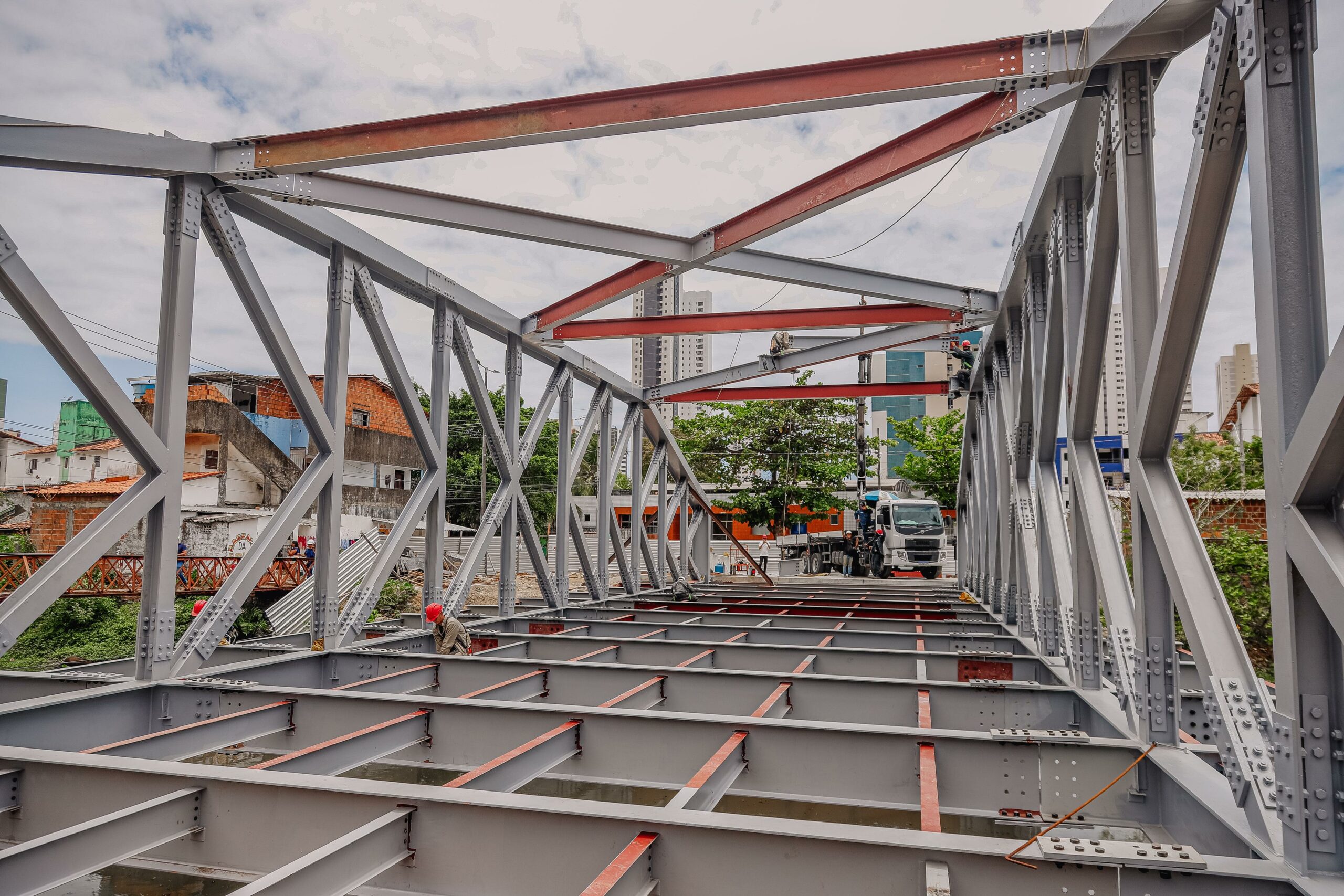 Prefeito Cícero projeta entrega de ponte no São José e padronização de ‘Rua dos Sabores’ no Miramar para este mês de outubro