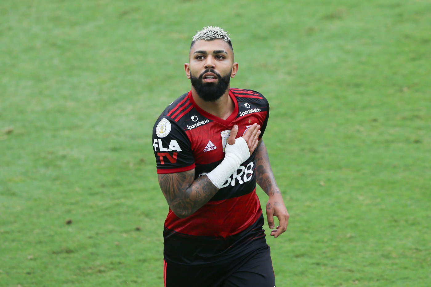 Após seis anos, Gabigol deixa o Flamengo e vai jogar no Cruzeiro na temporada 2025