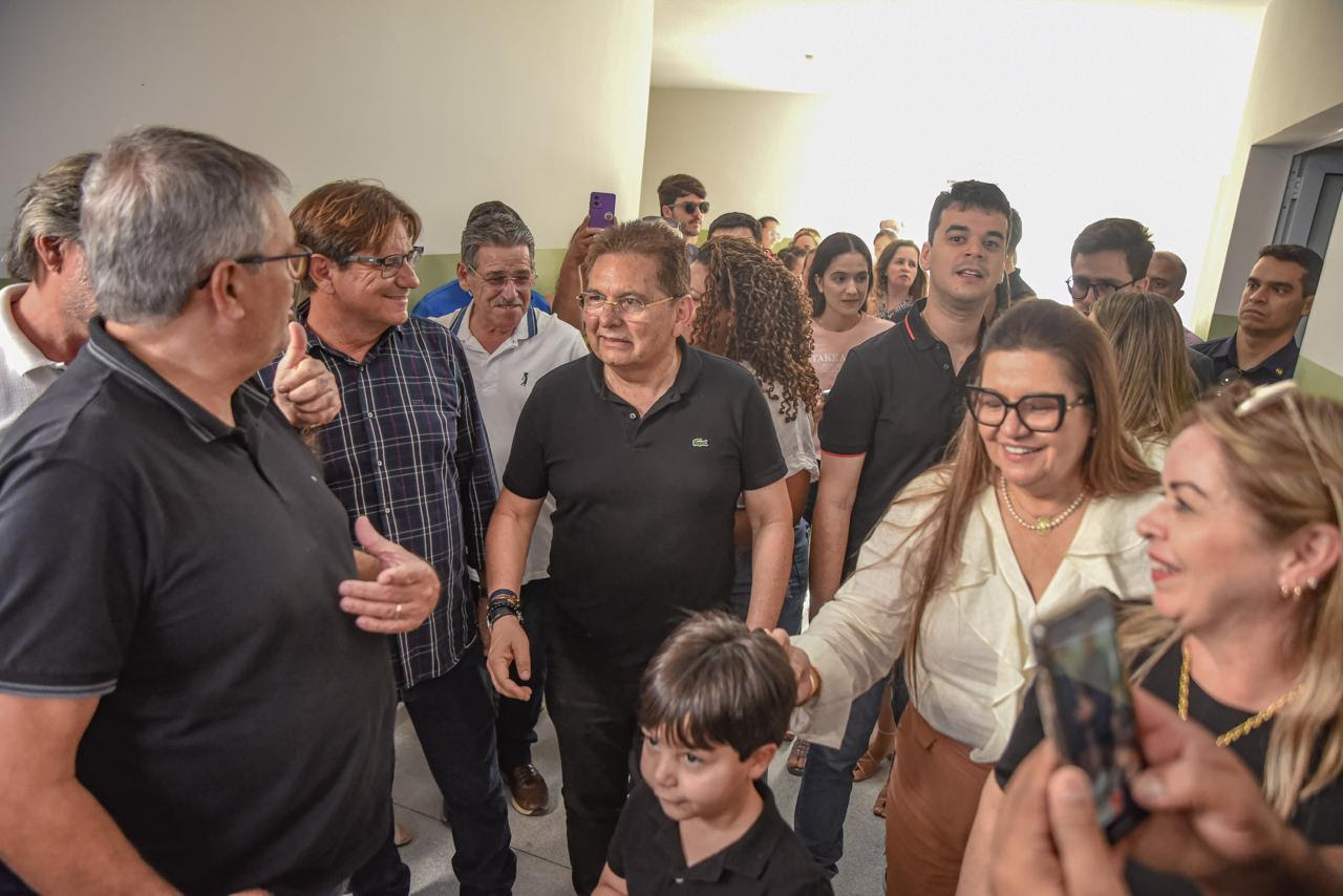 Governador em exercício Adriano Galdino visita obras de Hospital no município de Pocinhos