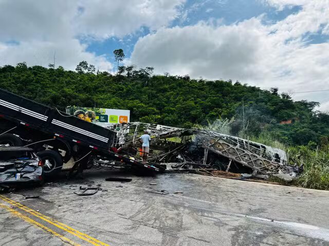 Tragédia: Sobe para 41 número de mortos em acidente na BR-116 em Teófilo Otoni MG