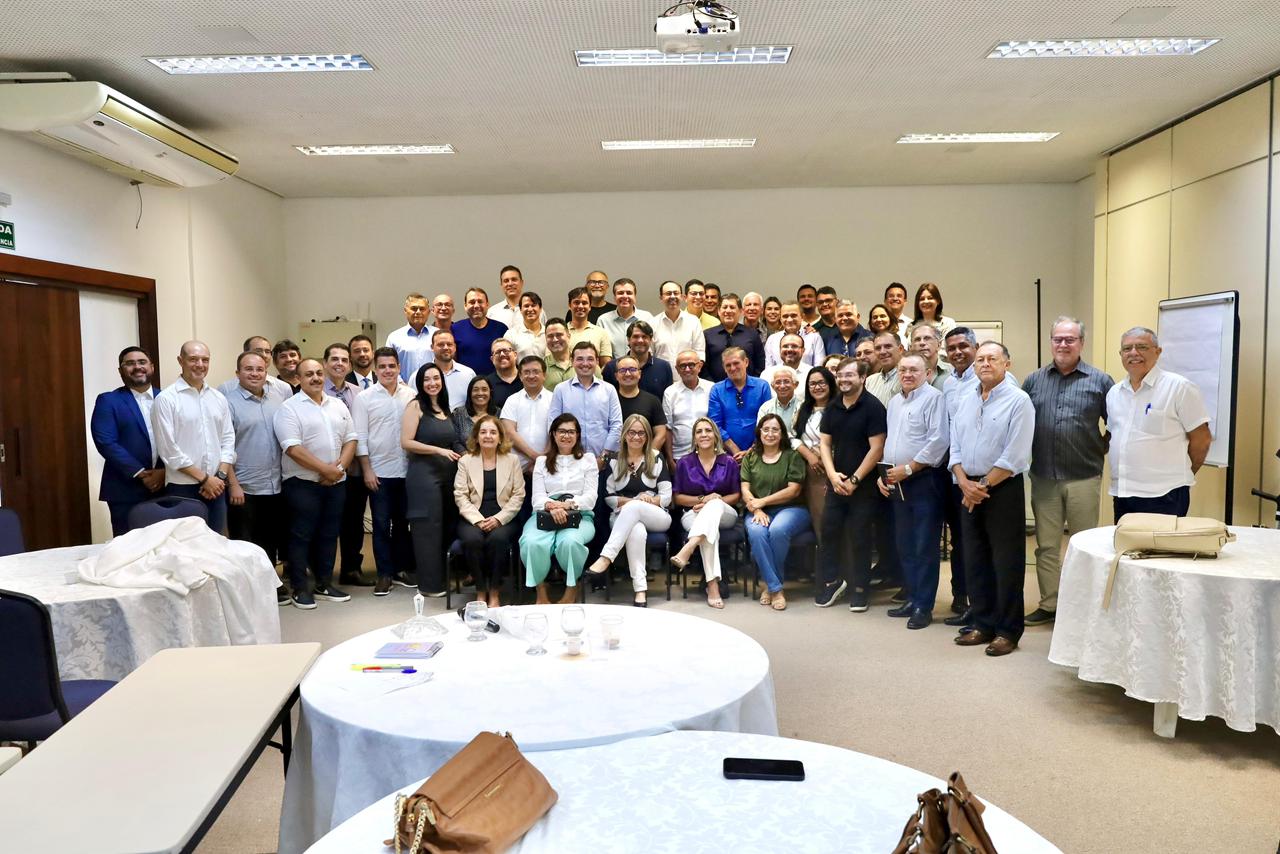 Cícero Lucena faz primeiro encontro com nova equipe de governo, anuncia líder na Câmara e novo secretário