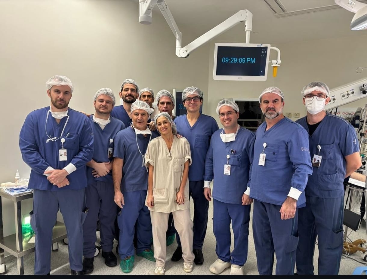 Cirurgia do ex-presidente Bolsonaro leva 12h e termina sem complicações